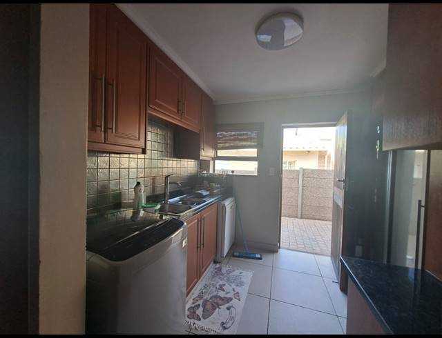 6 BEDROOM HOUSE FOR SALE IN DA NOVA